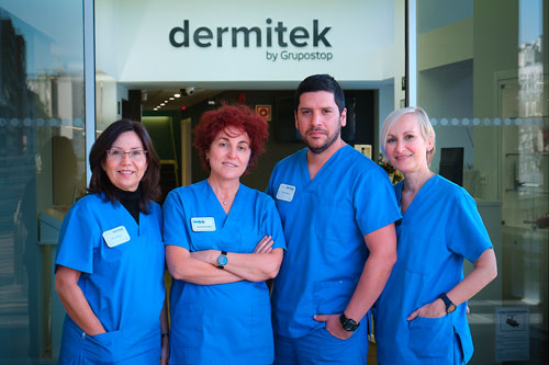 Doctoras equipo médico Dermitek